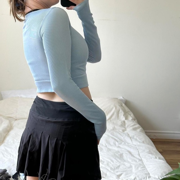 Light blue long sleeve athletic top - Picture 5 of 8